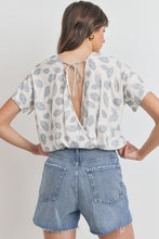 Load image into Gallery viewer, Tropical print short sleeve top