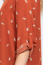 Load image into Gallery viewer, 3/4 Roll Up Slv V-neck Print Blouse