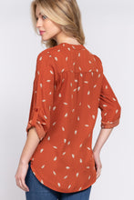 Load image into Gallery viewer, 3/4 Roll Up Slv V-neck Print Blouse